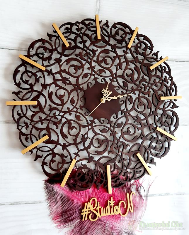 <div style=margin-left:10px><h1>Авторские часы настенные из дерева′Винтажный орнамент ′50 см</h1><p><a href="/catalog/podarki--suveniry/">Подарунки, сувеніри</a> » <a href="/catalog/podarki--suveniry/podarki/">Подарунки</a></p><i class="fa fa-map-marker"></i> Киевская область, Киев<br /><br /><div class="socdata"><script src="//yastatic.net/es5-shims/0.0.2/es5-shims.min.js"></script>
                                            <script src="//yastatic.net/share2/share.js"></script>
                                            <div class="ya-share2" data-services="facebook,gplus,twitter,lj,viber,whatsapp,skype" data-counter=""></div></div>