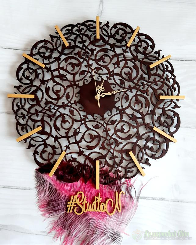 <div style=margin-left:10px><h1>Авторские часы настенные из дерева′Винтажный орнамент ′50 см</h1><p><a href="/catalog/podarki--suveniry/">Подарунки, сувеніри</a> » <a href="/catalog/podarki--suveniry/podarki/">Подарунки</a></p><i class="fa fa-map-marker"></i> Киевская область, Киев<br /><br /><div class="socdata"><script src="//yastatic.net/es5-shims/0.0.2/es5-shims.min.js"></script>
                                            <script src="//yastatic.net/share2/share.js"></script>
                                            <div class="ya-share2" data-services="facebook,gplus,twitter,lj,viber,whatsapp,skype" data-counter=""></div></div>