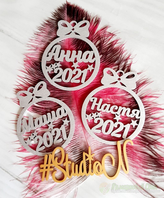 <div style=margin-left:10px><h1> Именные ёлочные новогодних игрушек 10х12 см 2021 год.</h1><p><a href="/catalog/podarki--suveniry/">Подарунки, сувеніри</a> » <a href="/catalog/podarki--suveniry/podarki/">Подарунки</a></p><i class="fa fa-map-marker"></i> Киевская область, Киев<br /><br /><div class="socdata"><script src="//yastatic.net/es5-shims/0.0.2/es5-shims.min.js"></script>
                                            <script src="//yastatic.net/share2/share.js"></script>
                                            <div class="ya-share2" data-services="facebook,gplus,twitter,lj,viber,whatsapp,skype" data-counter=""></div></div>