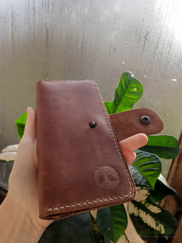 <div style=margin-left:10px><h1>Шкіряний гаманець</h1><p><a href="/catalog/ukrasheniya/">Прикраси</a> » <a href="/catalog/ukrasheniya/aksessuary/">Аксесуари</a></p><i class="fa fa-map-marker"></i> Киевская область, Киев<br /><br /><div class="socdata"><script src="//yastatic.net/es5-shims/0.0.2/es5-shims.min.js"></script>
                                            <script src="//yastatic.net/share2/share.js"></script>
                                            <div class="ya-share2" data-services="facebook,gplus,twitter,lj,viber,whatsapp,skype" data-counter=""></div></div>