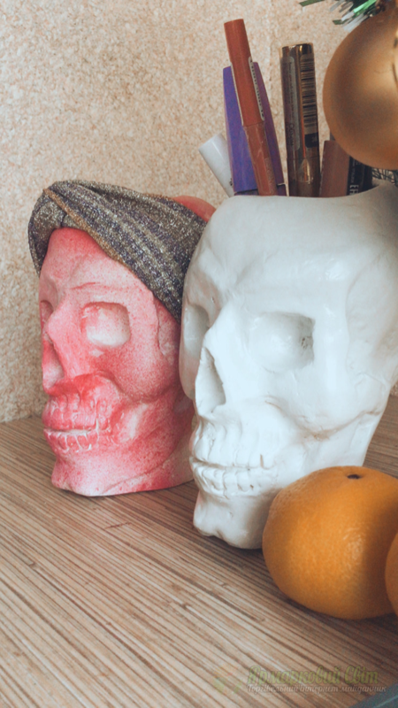 <div style=margin-left:10px><h1>Череп декор </h1><p><a href="/catalog/ukrasheniya/">Прикраси</a> » <a href="/catalog/ukrasheniya/aksessuary/">Аксесуари</a></p><i class="fa fa-map-marker"></i> Ивано-Франковская область, Ямница<br /><br /><div class="socdata"><script src="//yastatic.net/es5-shims/0.0.2/es5-shims.min.js"></script>
                                            <script src="//yastatic.net/share2/share.js"></script>
                                            <div class="ya-share2" data-services="facebook,gplus,twitter,lj,viber,whatsapp,skype" data-counter=""></div></div>