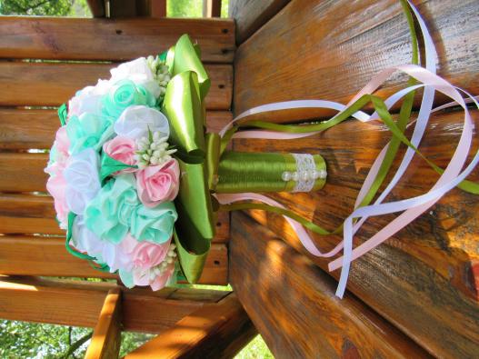 <div style=margin-left:10px><h1>Букет-дублер для невесты </h1><p><a href="/catalog/ukrasheniya/">Прикраси</a> » <a href="/catalog/ukrasheniya/aksessuary/">Аксесуари</a></p><i class="fa fa-map-marker"></i> Волынская область, Шацк<br /><br /><div class="socdata"><script src="//yastatic.net/es5-shims/0.0.2/es5-shims.min.js"></script>
                                            <script src="//yastatic.net/share2/share.js"></script>
                                            <div class="ya-share2" data-services="facebook,gplus,twitter,lj,viber,whatsapp,skype" data-counter=""></div></div>