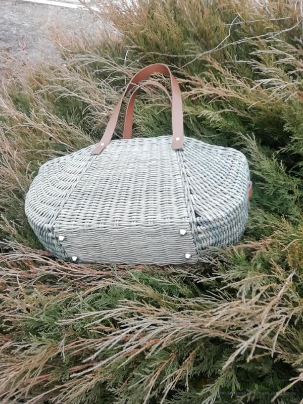 <div style=margin-left:10px><h1>Сумка-корзинка</h1><p><a href="/catalog/ukrasheniya/">Прикраси</a> » <a href="/catalog/ukrasheniya/podarki/">Подарунки</a></p><i class="fa fa-map-marker"></i> Харьковская область, Зачепиловка<br /><br /><div class="socdata"><script src="//yastatic.net/es5-shims/0.0.2/es5-shims.min.js"></script>
                                            <script src="//yastatic.net/share2/share.js"></script>
                                            <div class="ya-share2" data-services="facebook,gplus,twitter,lj,viber,whatsapp,skype" data-counter=""></div></div>