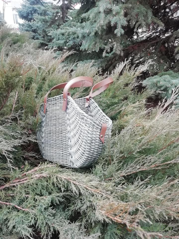 <div style=margin-left:10px><h1>Сумка-корзинка</h1><p><a href="/catalog/ukrasheniya/">Прикраси</a> » <a href="/catalog/ukrasheniya/podarki/">Подарунки</a></p><i class="fa fa-map-marker"></i> Харьковская область, Зачепиловка<br /><br /><div class="socdata"><script src="//yastatic.net/es5-shims/0.0.2/es5-shims.min.js"></script>
                                            <script src="//yastatic.net/share2/share.js"></script>
                                            <div class="ya-share2" data-services="facebook,gplus,twitter,lj,viber,whatsapp,skype" data-counter=""></div></div>