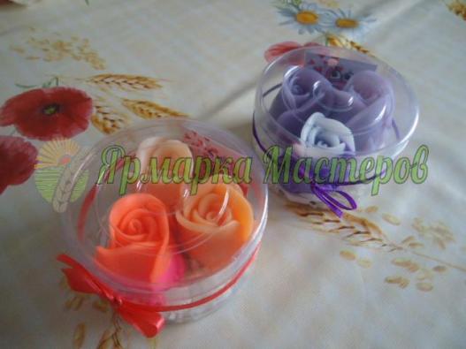 <div style=margin-left:10px><h1>Набор мыла "Коробочка Роз"</h1><p><a href="/catalog/podarki--suveniry/">Подарунки, сувеніри</a> » <a href="/catalog/podarki--suveniry/mylo/">Мило</a></p><i class="fa fa-map-marker"></i> Херсонская область, Херсон<br /><br /><div class="socdata"><script src="//yastatic.net/es5-shims/0.0.2/es5-shims.min.js"></script>
                                            <script src="//yastatic.net/share2/share.js"></script>
                                            <div class="ya-share2" data-services="facebook,gplus,twitter,lj,viber,whatsapp,skype" data-counter=""></div></div>