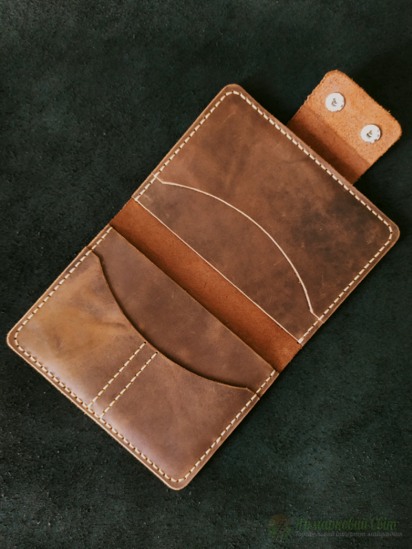 <div style=margin-left:10px><h1>Портмоне з натуральної шкіри для документів</h1><p><a href="/catalog/ukrasheniya/">Прикраси</a> » <a href="/catalog/ukrasheniya/aksessuary/">Аксесуари</a></p><i class="fa fa-map-marker"></i> Харьковская область, Харьков<br /><br /><div class="socdata"><script src="//yastatic.net/es5-shims/0.0.2/es5-shims.min.js"></script>
                                            <script src="//yastatic.net/share2/share.js"></script>
                                            <div class="ya-share2" data-services="facebook,gplus,twitter,lj,viber,whatsapp,skype" data-counter=""></div></div>