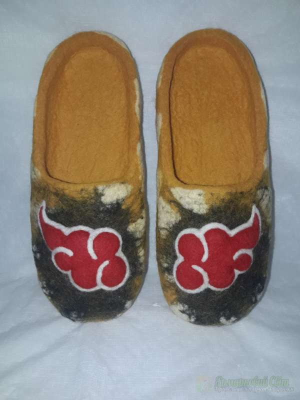 <div style=margin-left:10px><h1>Валяні капці за мотивами мультфільму NARUTO</h1><p><a href="/catalog/valyanie/">Валяння</a> » <a href="/catalog/valyanie/obschee/">Загальне</a></p><i class="fa fa-map-marker"></i> Днепропетровская область, Днепропетровск<br /><br /><div class="socdata"><script src="//yastatic.net/es5-shims/0.0.2/es5-shims.min.js"></script>
                                            <script src="//yastatic.net/share2/share.js"></script>
                                            <div class="ya-share2" data-services="facebook,gplus,twitter,lj,viber,whatsapp,skype" data-counter=""></div></div>