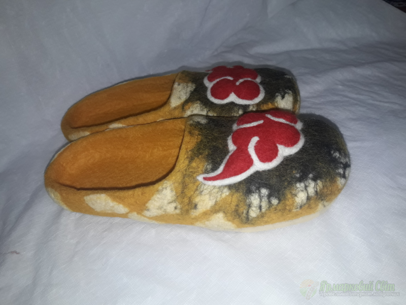 <div style=margin-left:10px><h1>Валяні капці за мотивами мультфільму NARUTO</h1><p><a href="/catalog/valyanie/">Валяння</a> » <a href="/catalog/valyanie/obschee/">Загальне</a></p><i class="fa fa-map-marker"></i> Днепропетровская область, Днепропетровск<br /><br /><div class="socdata"><script src="//yastatic.net/es5-shims/0.0.2/es5-shims.min.js"></script>
                                            <script src="//yastatic.net/share2/share.js"></script>
                                            <div class="ya-share2" data-services="facebook,gplus,twitter,lj,viber,whatsapp,skype" data-counter=""></div></div>