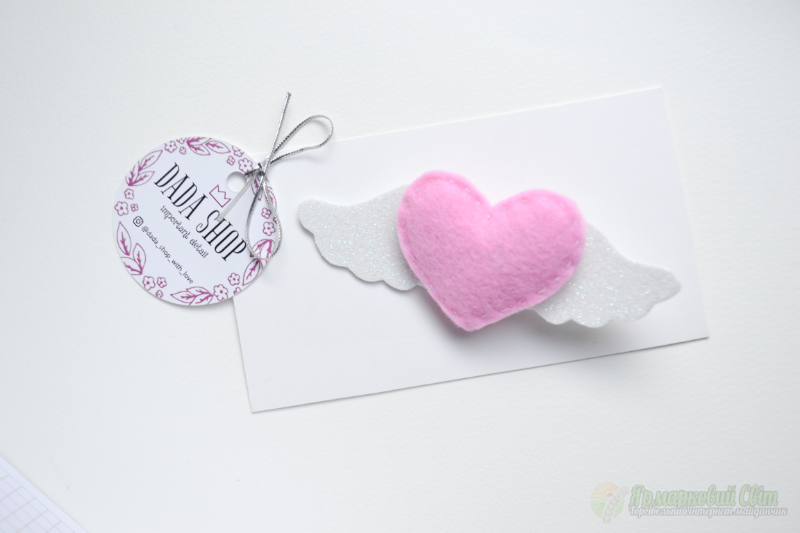 <div style=margin-left:10px><h1>Бантики, заколки ручної роботи</h1><p><a href="/catalog/aksessuary/">Аксесуари</a> » <a href="/catalog/aksessuary/zakolki--zajimy/">Шпильки, затискачі</a></p><i class="fa fa-map-marker"></i> Киевская область, Киев<br /><br /><div class="socdata"><script src="//yastatic.net/es5-shims/0.0.2/es5-shims.min.js"></script>
                                            <script src="//yastatic.net/share2/share.js"></script>
                                            <div class="ya-share2" data-services="facebook,gplus,twitter,lj,viber,whatsapp,skype" data-counter=""></div></div>