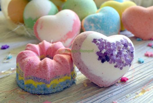 <div style=margin-left:10px><h1>Бомбочки для ванн</h1><p><a href="/catalog/kosmetika/">Косметика</a> » <a href="/catalog/kosmetika/dlya-tela/">Для тіла
</a></p><i class="fa fa-map-marker"></i> Черновицкая область, Черновцы<br /><br /><div class="socdata"><script src="//yastatic.net/es5-shims/0.0.2/es5-shims.min.js"></script>
                                            <script src="//yastatic.net/share2/share.js"></script>
                                            <div class="ya-share2" data-services="facebook,gplus,twitter,lj,viber,whatsapp,skype" data-counter=""></div></div>