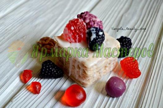 <div style=margin-left:10px><h1>Мыло ручной работы</h1><p><a href="/catalog/podarki--suveniry/">Подарунки, сувеніри</a> » <a href="/catalog/podarki--suveniry/mylo/">Мило</a></p><i class="fa fa-map-marker"></i> Черновицкая область, Черновцы<br /><br /><div class="socdata"><script src="//yastatic.net/es5-shims/0.0.2/es5-shims.min.js"></script>
                                            <script src="//yastatic.net/share2/share.js"></script>
                                            <div class="ya-share2" data-services="facebook,gplus,twitter,lj,viber,whatsapp,skype" data-counter=""></div></div>