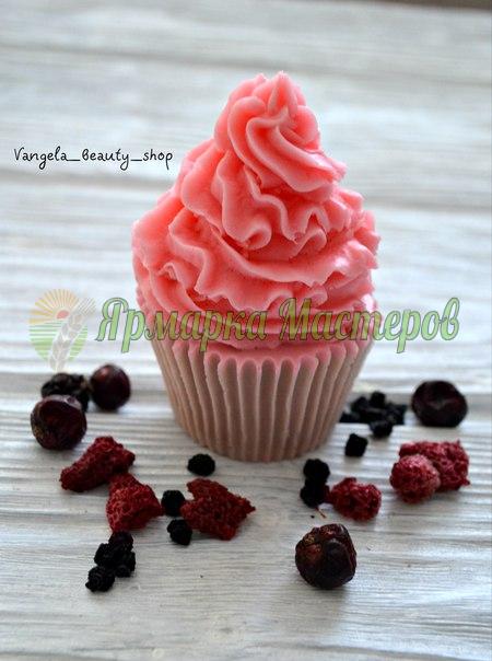 <div style=margin-left:10px><h1>Мыло ручной работы</h1><p><a href="/catalog/podarki--suveniry/">Подарунки, сувеніри</a> » <a href="/catalog/podarki--suveniry/mylo/">Мило</a></p><i class="fa fa-map-marker"></i> Черновицкая область, Черновцы<br /><br /><div class="socdata"><script src="//yastatic.net/es5-shims/0.0.2/es5-shims.min.js"></script>
                                            <script src="//yastatic.net/share2/share.js"></script>
                                            <div class="ya-share2" data-services="facebook,gplus,twitter,lj,viber,whatsapp,skype" data-counter=""></div></div>