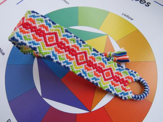 <div style=margin-left:10px><h1>Радужная фенечка</h1><p><a href="/catalog/ukrasheniya/">Прикраси</a> » <a href="/catalog/ukrasheniya/aksessuary/">Аксесуари</a></p><i class="fa fa-map-marker"></i> Хмельницкая область, Старая Синява<br /><br /><div class="socdata"><script src="//yastatic.net/es5-shims/0.0.2/es5-shims.min.js"></script>
                                            <script src="//yastatic.net/share2/share.js"></script>
                                            <div class="ya-share2" data-services="facebook,gplus,twitter,lj,viber,whatsapp,skype" data-counter=""></div></div>