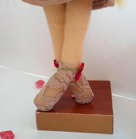 <div style=margin-left:10px><h1>Интерьерная куколка Модница</h1><p><a href="/catalog/igrushki/">Iграшки</a> » <a href="/catalog/igrushki/kukly/">Кукли</a></p><i class="fa fa-map-marker"></i> Кировоградская область, Кировоград<br /><br /><div class="socdata"><script src="//yastatic.net/es5-shims/0.0.2/es5-shims.min.js"></script>
                                            <script src="//yastatic.net/share2/share.js"></script>
                                            <div class="ya-share2" data-services="facebook,gplus,twitter,lj,viber,whatsapp,skype" data-counter=""></div></div>