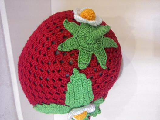 <div style=margin-left:10px><h1>Шапочка клубничка</h1><p><a href="/catalog/golovnue_ubory/">Головні убори
</a> » <a href="/catalog/golovnue_ubory/shapki/">Шапки</a></p><i class="fa fa-map-marker"></i> Одесская область, Одесса<br /><br /><div class="socdata"><script src="//yastatic.net/es5-shims/0.0.2/es5-shims.min.js"></script>
                                            <script src="//yastatic.net/share2/share.js"></script>
                                            <div class="ya-share2" data-services="facebook,gplus,twitter,lj,viber,whatsapp,skype" data-counter=""></div></div>