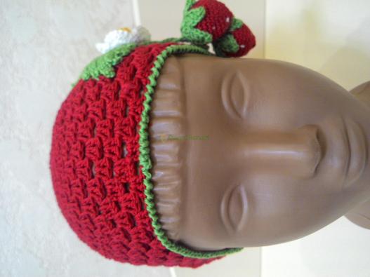 <div style=margin-left:10px><h1>Шапочка клубничка</h1><p><a href="/catalog/golovnue_ubory/">Головні убори
</a> » <a href="/catalog/golovnue_ubory/shapki/">Шапки</a></p><i class="fa fa-map-marker"></i> Одесская область, Одесса<br /><br /><div class="socdata"><script src="//yastatic.net/es5-shims/0.0.2/es5-shims.min.js"></script>
                                            <script src="//yastatic.net/share2/share.js"></script>
                                            <div class="ya-share2" data-services="facebook,gplus,twitter,lj,viber,whatsapp,skype" data-counter=""></div></div>