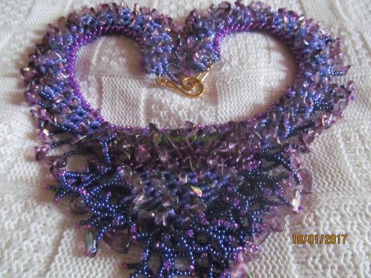 <div style=margin-left:10px><h1>колье из бисера</h1><p><a href="/catalog/ukrasheniya/">Прикраси</a> » <a href="/catalog/ukrasheniya/aksessuary/">Аксесуари</a></p><i class="fa fa-map-marker"></i> Запорожская область, Запорожье<br /><br /><div class="socdata"><script src="//yastatic.net/es5-shims/0.0.2/es5-shims.min.js"></script>
                                            <script src="//yastatic.net/share2/share.js"></script>
                                            <div class="ya-share2" data-services="facebook,gplus,twitter,lj,viber,whatsapp,skype" data-counter=""></div></div>