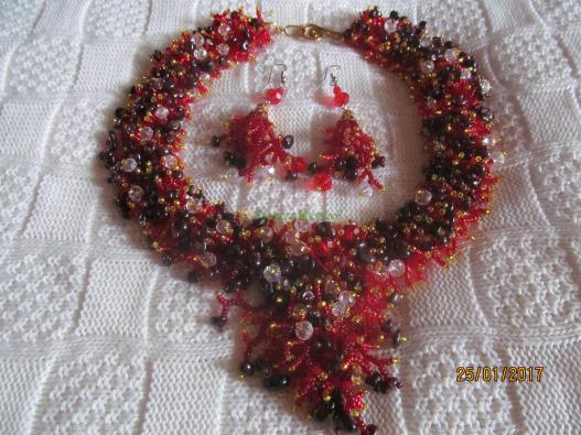 <div style=margin-left:10px><h1>колье из бисера гранатовое</h1><p><a href="/catalog/ukrasheniya/">Прикраси</a> » <a href="/catalog/ukrasheniya/aksessuary/">Аксесуари</a></p><i class="fa fa-map-marker"></i> Запорожская область, Запорожье<br /><br /><div class="socdata"><script src="//yastatic.net/es5-shims/0.0.2/es5-shims.min.js"></script>
                                            <script src="//yastatic.net/share2/share.js"></script>
                                            <div class="ya-share2" data-services="facebook,gplus,twitter,lj,viber,whatsapp,skype" data-counter=""></div></div>