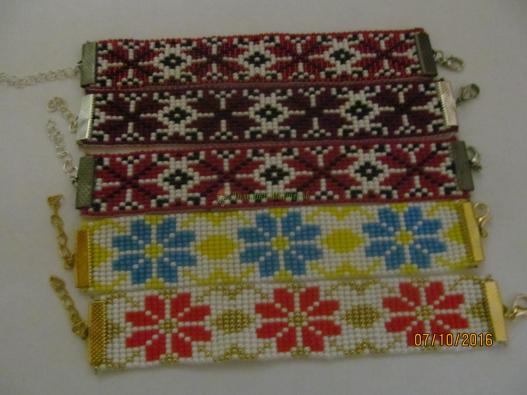 <div style=margin-left:10px><h1>браслеты из бисера</h1><p><a href="/catalog/bijuteriya/">Біжутерія</a> » <a href="/catalog/bijuteriya/braslety/">Браслети</a></p><i class="fa fa-map-marker"></i> Запорожская область, Запорожье<br /><br /><div class="socdata"><script src="//yastatic.net/es5-shims/0.0.2/es5-shims.min.js"></script>
                                            <script src="//yastatic.net/share2/share.js"></script>
                                            <div class="ya-share2" data-services="facebook,gplus,twitter,lj,viber,whatsapp,skype" data-counter=""></div></div>