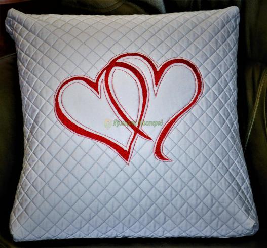 <div style=margin-left:10px><h1>Подушки ручной работы</h1><p><a href="/catalog/dekor/">Декор</a> » <a href="/catalog/dekor/tekstil/">Текстиль</a></p><i class="fa fa-map-marker"></i> Киевская область, Киев<br /><br /><div class="socdata"><script src="//yastatic.net/es5-shims/0.0.2/es5-shims.min.js"></script>
                                            <script src="//yastatic.net/share2/share.js"></script>
                                            <div class="ya-share2" data-services="facebook,gplus,twitter,lj,viber,whatsapp,skype" data-counter=""></div></div>