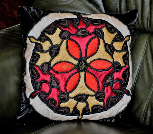 <div style=margin-left:10px><h1>Подушки ручной работы</h1><p><a href="/catalog//"></a> » <a href="/catalog///"></a></p><i class="fa fa-map-marker"></i> Киевская область, Киев<br /><br /><div class="socdata"><script src="//yastatic.net/es5-shims/0.0.2/es5-shims.min.js"></script>
                                            <script src="//yastatic.net/share2/share.js"></script>
                                            <div class="ya-share2" data-services="facebook,gplus,twitter,lj,viber,whatsapp,skype" data-counter=""></div></div>