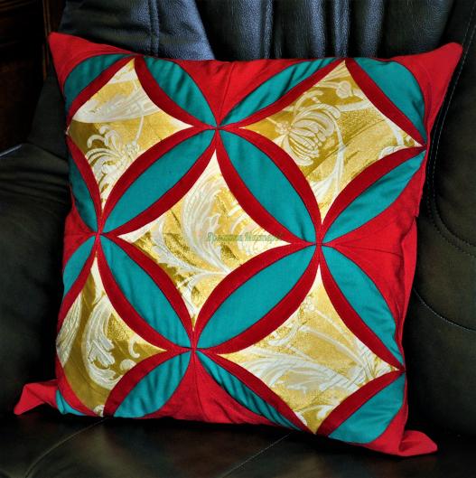 <div style=margin-left:10px><h1>Подушки ручной работы</h1><p><a href="/catalog//"></a> » <a href="/catalog///"></a></p><i class="fa fa-map-marker"></i> Киевская область, Киев<br /><br /><div class="socdata"><script src="//yastatic.net/es5-shims/0.0.2/es5-shims.min.js"></script>
                                            <script src="//yastatic.net/share2/share.js"></script>
                                            <div class="ya-share2" data-services="facebook,gplus,twitter,lj,viber,whatsapp,skype" data-counter=""></div></div>