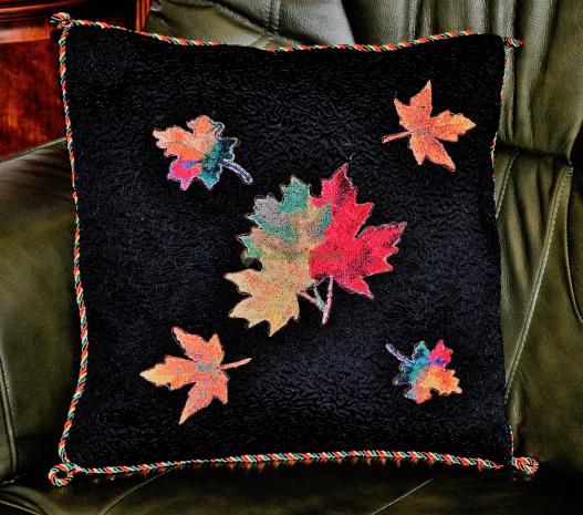 <div style=margin-left:10px><h1>Подушки ручной работы</h1><p><a href="/catalog/dekor/">Декор</a> » <a href="/catalog/dekor/tekstil/">Текстиль</a></p><i class="fa fa-map-marker"></i> Киевская область, Киев<br /><br /><div class="socdata"><script src="//yastatic.net/es5-shims/0.0.2/es5-shims.min.js"></script>
                                            <script src="//yastatic.net/share2/share.js"></script>
                                            <div class="ya-share2" data-services="facebook,gplus,twitter,lj,viber,whatsapp,skype" data-counter=""></div></div>