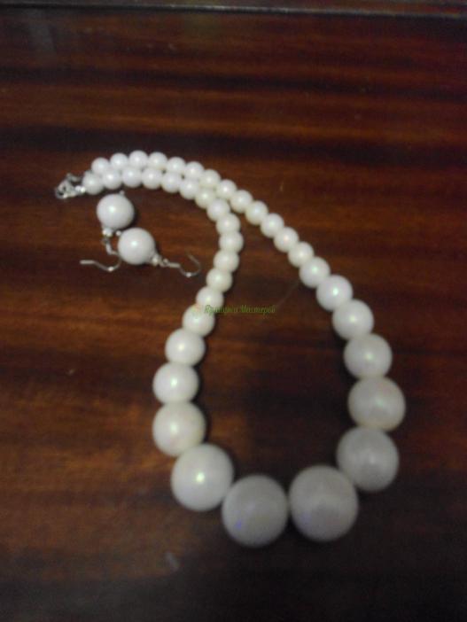 <div style=margin-left:10px><h1>Бусы и серьги</h1><p><a href="/catalog/lepka/">Ліплення</a> » <a href="/catalog/lepka/polimernaya-glina/">Полімерна глина
</a></p><i class="fa fa-map-marker"></i> Днепропетровская область, Ингулец<br /><br /><div class="socdata"><script src="//yastatic.net/es5-shims/0.0.2/es5-shims.min.js"></script>
                                            <script src="//yastatic.net/share2/share.js"></script>
                                            <div class="ya-share2" data-services="facebook,gplus,twitter,lj,viber,whatsapp,skype" data-counter=""></div></div>