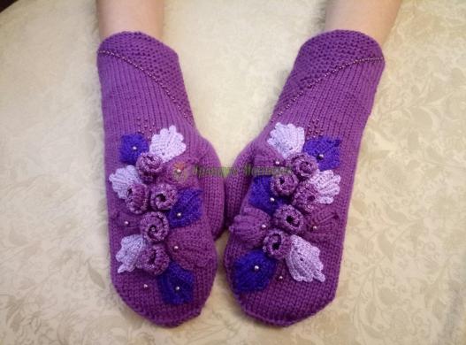 <div style=margin-left:10px><h1>Варежки "Морозные розы"</h1><p><a href="/catalog/rukodelie/">Рукоділля</a> » <a href="/catalog/rukodelie/rukodelie--obschee/">Рукоділля, загальне</a></p><i class="fa fa-map-marker"></i> Днепропетровская область, Кривой Рог<br /><br /><div class="socdata"><script src="//yastatic.net/es5-shims/0.0.2/es5-shims.min.js"></script>
                                            <script src="//yastatic.net/share2/share.js"></script>
                                            <div class="ya-share2" data-services="facebook,gplus,twitter,lj,viber,whatsapp,skype" data-counter=""></div></div>