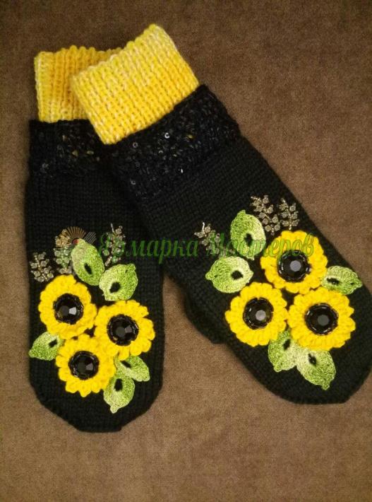 <div style=margin-left:10px><h1>Варежки "Подсолнухи"</h1><p><a href="/catalog/rukodelie/">Рукоділля</a> » <a href="/catalog/rukodelie/rukodelie--obschee/">Рукоділля, загальне</a></p><i class="fa fa-map-marker"></i> Днепропетровская область, Кривой Рог<br /><br /><div class="socdata"><script src="//yastatic.net/es5-shims/0.0.2/es5-shims.min.js"></script>
                                            <script src="//yastatic.net/share2/share.js"></script>
                                            <div class="ya-share2" data-services="facebook,gplus,twitter,lj,viber,whatsapp,skype" data-counter=""></div></div>