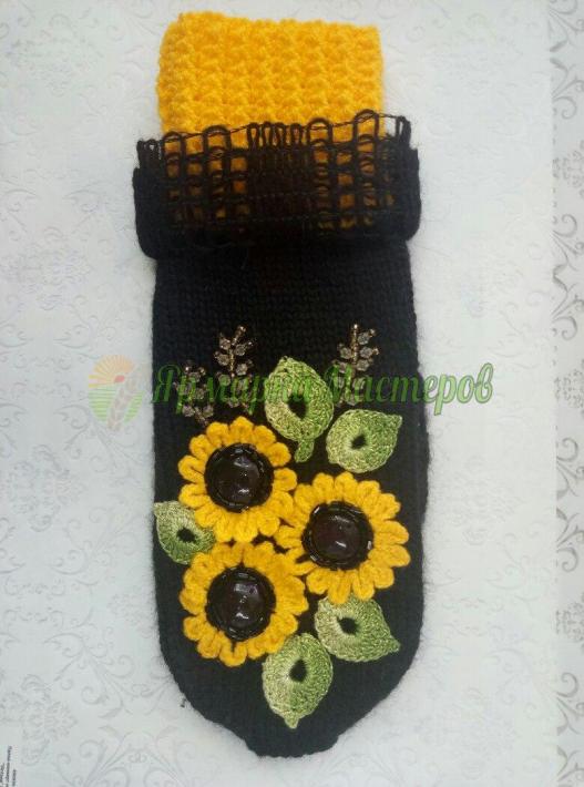 <div style=margin-left:10px><h1>Варежки "Подсолнухи"</h1><p><a href="/catalog/rukodelie/">Рукоділля</a> » <a href="/catalog/rukodelie/rukodelie--obschee/">Рукоділля, загальне</a></p><i class="fa fa-map-marker"></i> Днепропетровская область, Кривой Рог<br /><br /><div class="socdata"><script src="//yastatic.net/es5-shims/0.0.2/es5-shims.min.js"></script>
                                            <script src="//yastatic.net/share2/share.js"></script>
                                            <div class="ya-share2" data-services="facebook,gplus,twitter,lj,viber,whatsapp,skype" data-counter=""></div></div>