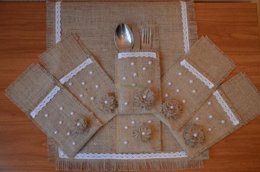 <div style=margin-left:10px><h1>Карманчики для столовых приборов</h1><p><a href="/catalog/dekor/">Декор</a> » <a href="/catalog/dekor/drugoe/">Iнше</a></p><i class="fa fa-map-marker"></i> Киевская область, Киев<br /><br /><div class="socdata"><script src="//yastatic.net/es5-shims/0.0.2/es5-shims.min.js"></script>
                                            <script src="//yastatic.net/share2/share.js"></script>
                                            <div class="ya-share2" data-services="facebook,gplus,twitter,lj,viber,whatsapp,skype" data-counter=""></div></div>