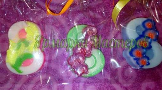 <div style=margin-left:10px><h1>Мыло ручной работы 8 марта</h1><p><a href="/catalog/podarki--suveniry/">Подарунки, сувеніри</a> » <a href="/catalog/podarki--suveniry/mylo/">Мило</a></p><i class="fa fa-map-marker"></i> Харьковская область, Харьков<br /><br /><div class="socdata"><script src="//yastatic.net/es5-shims/0.0.2/es5-shims.min.js"></script>
                                            <script src="//yastatic.net/share2/share.js"></script>
                                            <div class="ya-share2" data-services="facebook,gplus,twitter,lj,viber,whatsapp,skype" data-counter=""></div></div>