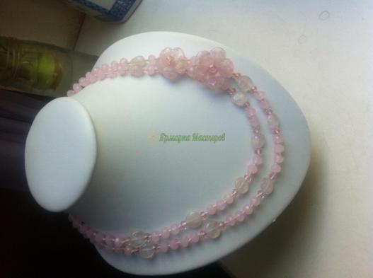 <div style=margin-left:10px><h1>Бусы ожерелье из розового кварца</h1><p><a href="/catalog/yvelirnue_izdeliya/">Ювелірні вироби
</a> » <a href="/catalog/yvelirnue_izdeliya/busy/">Намиста</a></p><i class="fa fa-map-marker"></i> Львовская область, Львов<br /><br /><div class="socdata"><script src="//yastatic.net/es5-shims/0.0.2/es5-shims.min.js"></script>
                                            <script src="//yastatic.net/share2/share.js"></script>
                                            <div class="ya-share2" data-services="facebook,gplus,twitter,lj,viber,whatsapp,skype" data-counter=""></div></div>