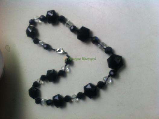 <div style=margin-left:10px><h1>Бусы - ожерелье из натурального черного агата</h1><p><a href="/catalog/yvelirnue_izdeliya/">Ювелірні вироби
</a> » <a href="/catalog/yvelirnue_izdeliya/busy/">Намиста</a></p><i class="fa fa-map-marker"></i> Львовская область, Львов<br /><br /><div class="socdata"><script src="//yastatic.net/es5-shims/0.0.2/es5-shims.min.js"></script>
                                            <script src="//yastatic.net/share2/share.js"></script>
                                            <div class="ya-share2" data-services="facebook,gplus,twitter,lj,viber,whatsapp,skype" data-counter=""></div></div>