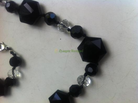 <div style=margin-left:10px><h1>Бусы - ожерелье из натурального черного агата</h1><p><a href="/catalog/yvelirnue_izdeliya/">Ювелірні вироби
</a> » <a href="/catalog/yvelirnue_izdeliya/busy/">Намиста</a></p><i class="fa fa-map-marker"></i> Львовская область, Львов<br /><br /><div class="socdata"><script src="//yastatic.net/es5-shims/0.0.2/es5-shims.min.js"></script>
                                            <script src="//yastatic.net/share2/share.js"></script>
                                            <div class="ya-share2" data-services="facebook,gplus,twitter,lj,viber,whatsapp,skype" data-counter=""></div></div>