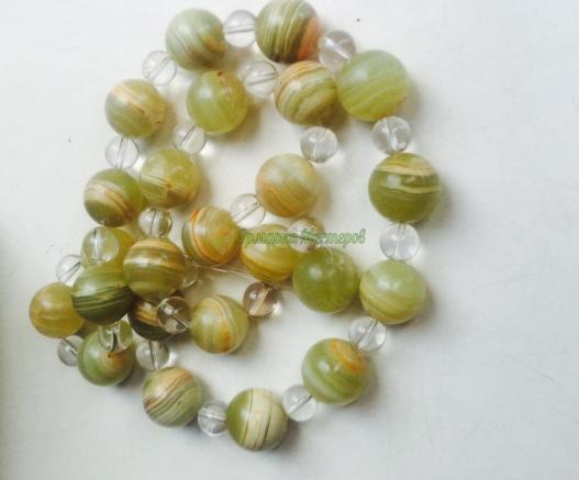 <div style=margin-left:10px><h1>Бусы - оникс</h1><p><a href="/catalog/yvelirnue_izdeliya/">Ювелірні вироби
</a> » <a href="/catalog/yvelirnue_izdeliya/busy/">Намиста</a></p><i class="fa fa-map-marker"></i> Львовская область, Львов<br /><br /><div class="socdata"><script src="//yastatic.net/es5-shims/0.0.2/es5-shims.min.js"></script>
                                            <script src="//yastatic.net/share2/share.js"></script>
                                            <div class="ya-share2" data-services="facebook,gplus,twitter,lj,viber,whatsapp,skype" data-counter=""></div></div>