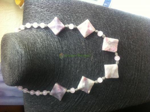 <div style=margin-left:10px><h1>Бусы из яшмы</h1><p><a href="/catalog/yvelirnue_izdeliya/">Ювелірні вироби
</a> » <a href="/catalog/yvelirnue_izdeliya/busy/">Намиста</a></p><i class="fa fa-map-marker"></i> Львовская область, Львов<br /><br /><div class="socdata"><script src="//yastatic.net/es5-shims/0.0.2/es5-shims.min.js"></script>
                                            <script src="//yastatic.net/share2/share.js"></script>
                                            <div class="ya-share2" data-services="facebook,gplus,twitter,lj,viber,whatsapp,skype" data-counter=""></div></div>