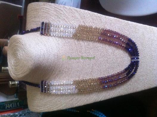 <div style=margin-left:10px><h1>Бусы ожерелье колье мультиколор</h1><p><a href="/catalog/yvelirnue_izdeliya/">Ювелірні вироби
</a> » <a href="/catalog/yvelirnue_izdeliya/busy/">Намиста</a></p><i class="fa fa-map-marker"></i> Львовская область, Львов<br /><br /><div class="socdata"><script src="//yastatic.net/es5-shims/0.0.2/es5-shims.min.js"></script>
                                            <script src="//yastatic.net/share2/share.js"></script>
                                            <div class="ya-share2" data-services="facebook,gplus,twitter,lj,viber,whatsapp,skype" data-counter=""></div></div>