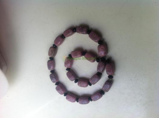 <div style=margin-left:10px><h1> Родохрозит - натуральный камень</h1><p><a href="/catalog/yvelirnue_izdeliya/">Ювелірні вироби
</a> » <a href="/catalog/yvelirnue_izdeliya/busy/">Намиста</a></p><i class="fa fa-map-marker"></i> Львовская область, Львов<br /><br /><div class="socdata"><script src="//yastatic.net/es5-shims/0.0.2/es5-shims.min.js"></script>
                                            <script src="//yastatic.net/share2/share.js"></script>
                                            <div class="ya-share2" data-services="facebook,gplus,twitter,lj,viber,whatsapp,skype" data-counter=""></div></div>