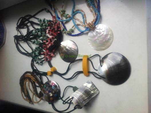 <div style=margin-left:10px><h1>Бусы из ракушки и перламутра</h1><p><a href="/catalog/yvelirnue_izdeliya/">Ювелірні вироби
</a> » <a href="/catalog/yvelirnue_izdeliya/busy/">Намиста</a></p><i class="fa fa-map-marker"></i> Львовская область, Львов<br /><br /><div class="socdata"><script src="//yastatic.net/es5-shims/0.0.2/es5-shims.min.js"></script>
                                            <script src="//yastatic.net/share2/share.js"></script>
                                            <div class="ya-share2" data-services="facebook,gplus,twitter,lj,viber,whatsapp,skype" data-counter=""></div></div>