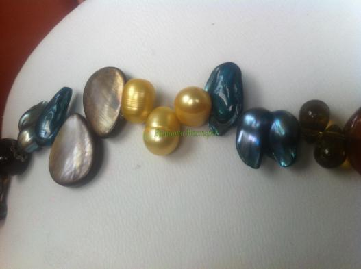 <div style=margin-left:10px><h1>Бусы ожерелье из жемчуга речного с натуральными камнями</h1><p><a href="/catalog/yvelirnue_izdeliya/">Ювелірні вироби
</a> » <a href="/catalog/yvelirnue_izdeliya/busy/">Намиста</a></p><i class="fa fa-map-marker"></i> Львовская область, Львов<br /><br /><div class="socdata"><script src="//yastatic.net/es5-shims/0.0.2/es5-shims.min.js"></script>
                                            <script src="//yastatic.net/share2/share.js"></script>
                                            <div class="ya-share2" data-services="facebook,gplus,twitter,lj,viber,whatsapp,skype" data-counter=""></div></div>