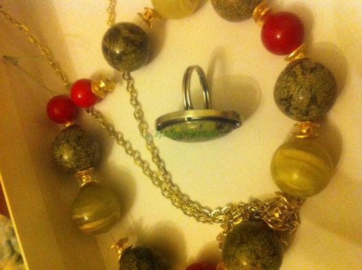 <div style=margin-left:10px><h1>Бусы ожерелье из натуральных камней</h1><p><a href="/catalog/yvelirnue_izdeliya/">Ювелірні вироби
</a> » <a href="/catalog/yvelirnue_izdeliya/busy/">Намиста</a></p><i class="fa fa-map-marker"></i> Львовская область, Львов<br /><br /><div class="socdata"><script src="//yastatic.net/es5-shims/0.0.2/es5-shims.min.js"></script>
                                            <script src="//yastatic.net/share2/share.js"></script>
                                            <div class="ya-share2" data-services="facebook,gplus,twitter,lj,viber,whatsapp,skype" data-counter=""></div></div>