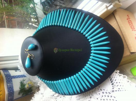 <div style=margin-left:10px><h1>Бусы бирюзовые с "золотом"</h1><p><a href="/catalog/yvelirnue_izdeliya/">Ювелірні вироби
</a> » <a href="/catalog/yvelirnue_izdeliya/busy/">Намиста</a></p><i class="fa fa-map-marker"></i> Львовская область, Львов<br /><br /><div class="socdata"><script src="//yastatic.net/es5-shims/0.0.2/es5-shims.min.js"></script>
                                            <script src="//yastatic.net/share2/share.js"></script>
                                            <div class="ya-share2" data-services="facebook,gplus,twitter,lj,viber,whatsapp,skype" data-counter=""></div></div>