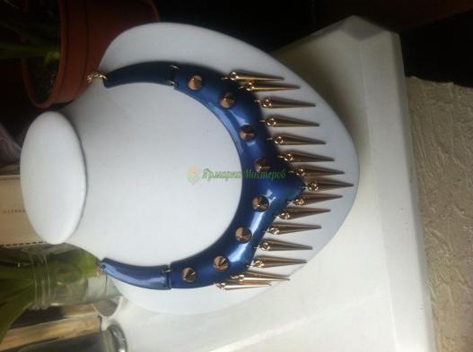 <div style=margin-left:10px><h1>"Золотое" колье</h1><p><a href="/catalog/bijuteriya/">Біжутерія</a> » <a href="/catalog/bijuteriya/kole--ojerele/">Кольє, намисто</a></p><i class="fa fa-map-marker"></i> Львовская область, Львов<br /><br /><div class="socdata"><script src="//yastatic.net/es5-shims/0.0.2/es5-shims.min.js"></script>
                                            <script src="//yastatic.net/share2/share.js"></script>
                                            <div class="ya-share2" data-services="facebook,gplus,twitter,lj,viber,whatsapp,skype" data-counter=""></div></div>