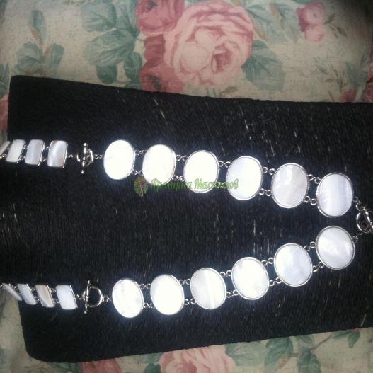 <div style=margin-left:10px><h1>Браслет  с перламутром натуральным</h1><p><a href="/catalog/bijuteriya/">Біжутерія</a> » <a href="/catalog/bijuteriya/braslety/">Браслети</a></p><i class="fa fa-map-marker"></i> Львовская область, Львов<br /><br /><div class="socdata"><script src="//yastatic.net/es5-shims/0.0.2/es5-shims.min.js"></script>
                                            <script src="//yastatic.net/share2/share.js"></script>
                                            <div class="ya-share2" data-services="facebook,gplus,twitter,lj,viber,whatsapp,skype" data-counter=""></div></div>