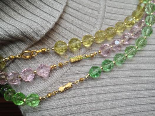 <div style=margin-left:10px><h1>Бусы - чешское стекло</h1><p><a href="/catalog/yvelirnue_izdeliya/">Ювелірні вироби
</a> » <a href="/catalog/yvelirnue_izdeliya/busy/">Намиста</a></p><i class="fa fa-map-marker"></i> Львовская область, Львов<br /><br /><div class="socdata"><script src="//yastatic.net/es5-shims/0.0.2/es5-shims.min.js"></script>
                                            <script src="//yastatic.net/share2/share.js"></script>
                                            <div class="ya-share2" data-services="facebook,gplus,twitter,lj,viber,whatsapp,skype" data-counter=""></div></div>