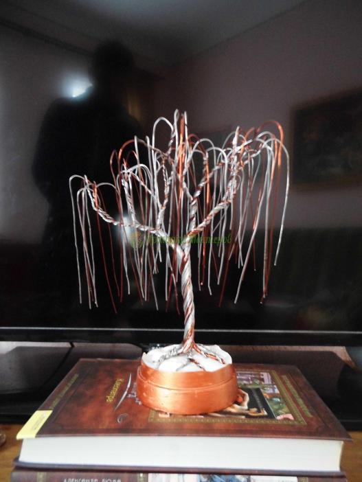 <div style=margin-left:10px><h1>Дерево бонсай из проволоки</h1><p><a href="/catalog/podarki--suveniry/">Подарунки, сувеніри</a> » <a href="/catalog/podarki--suveniry/suveniry/">Сувеніри</a></p><i class="fa fa-map-marker"></i> Сумская область, Шостка<br /><br /><div class="socdata"><script src="//yastatic.net/es5-shims/0.0.2/es5-shims.min.js"></script>
                                            <script src="//yastatic.net/share2/share.js"></script>
                                            <div class="ya-share2" data-services="facebook,gplus,twitter,lj,viber,whatsapp,skype" data-counter=""></div></div>