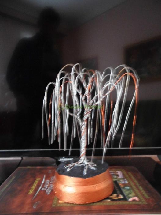 <div style=margin-left:10px><h1>Дерево бонсай из проволоки</h1><p><a href="/catalog/podarki--suveniry/">Подарунки, сувеніри</a> » <a href="/catalog/podarki--suveniry/suveniry/">Сувеніри</a></p><i class="fa fa-map-marker"></i> Сумская область, Шостка<br /><br /><div class="socdata"><script src="//yastatic.net/es5-shims/0.0.2/es5-shims.min.js"></script>
                                            <script src="//yastatic.net/share2/share.js"></script>
                                            <div class="ya-share2" data-services="facebook,gplus,twitter,lj,viber,whatsapp,skype" data-counter=""></div></div>