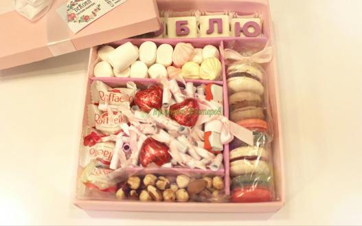 <div style=margin-left:10px><h1>Подарочный набор для любимых</h1><p><a href="/catalog/podarki--suveniry/">Подарунки, сувеніри</a> » <a href="/catalog/podarki--suveniry/podarki/">Подарунки</a></p><i class="fa fa-map-marker"></i> Харьковская область, Харьков<br /><br /><div class="socdata"><script src="//yastatic.net/es5-shims/0.0.2/es5-shims.min.js"></script>
                                            <script src="//yastatic.net/share2/share.js"></script>
                                            <div class="ya-share2" data-services="facebook,gplus,twitter,lj,viber,whatsapp,skype" data-counter=""></div></div>